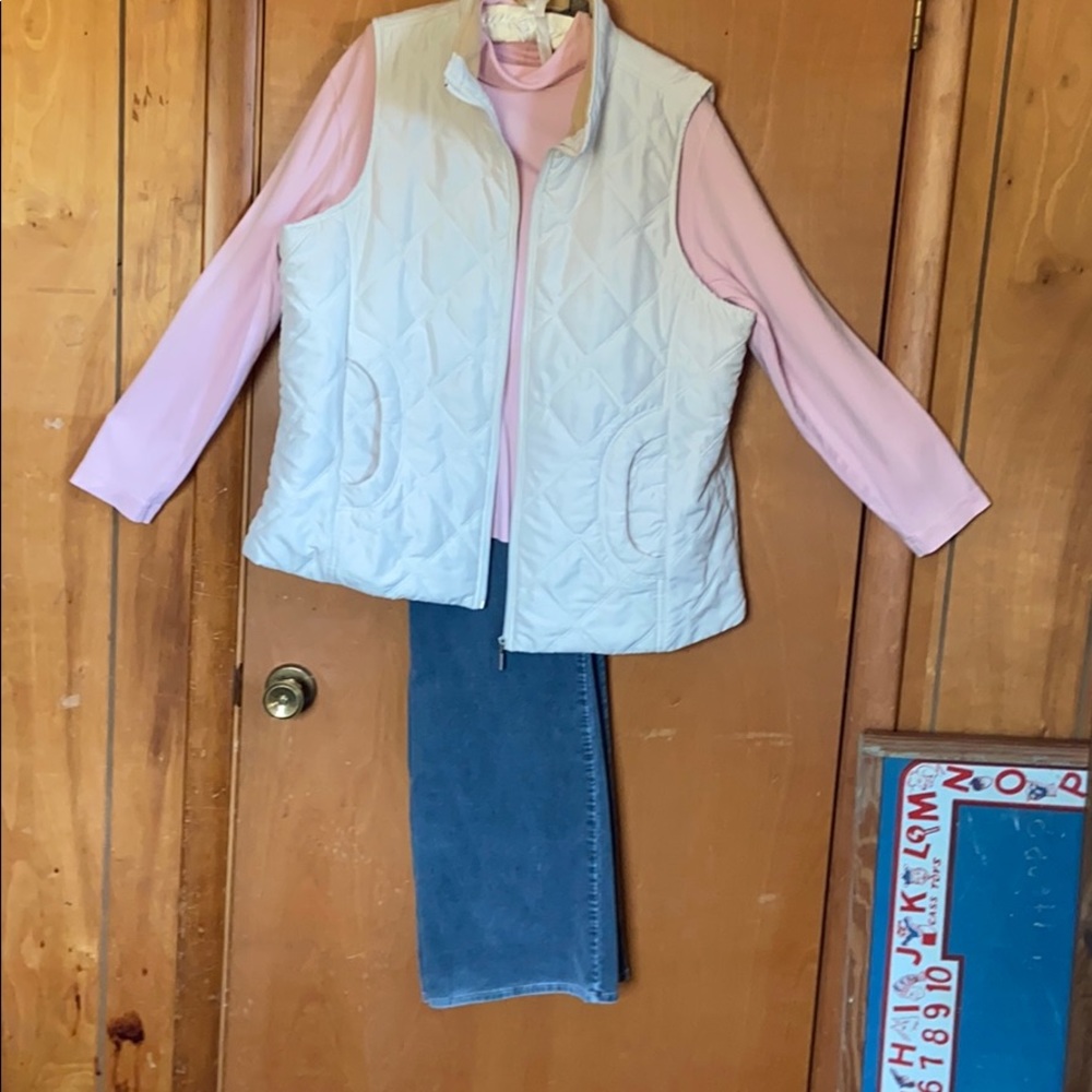 Outfit with sleeveless jacket and Corduroy pants